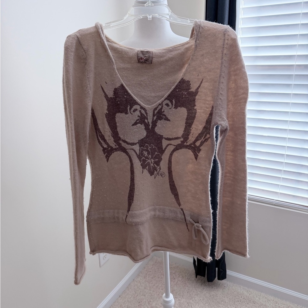 Joie cashmere sweater. Beige Long Sleeve Top with Beautiful Design - Picture 4 of 7